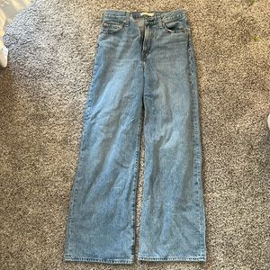 Levi’s Ribcage jeans, never worn! Smoke free and pet free home.